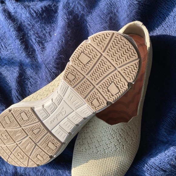 NWOT SKECHERS classic fit Natural size 10 - Picture 3 of 5